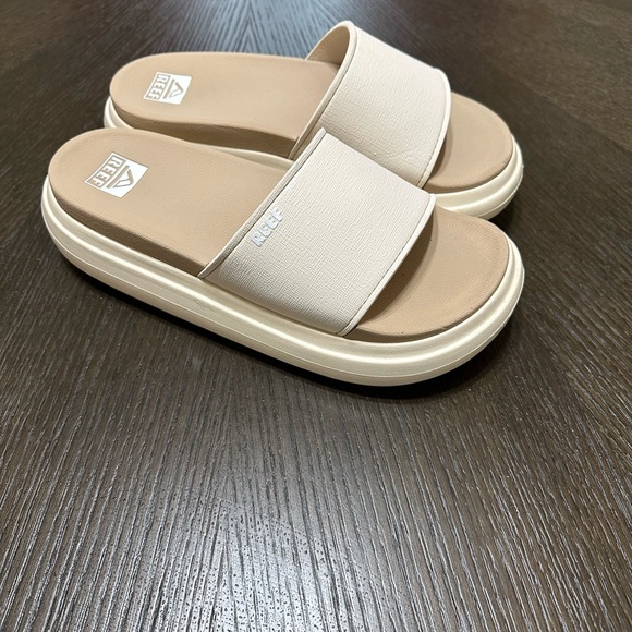 REEF Cushion Bondi Bay Lightweight
Squishy Footbed Water Friendly Sandals, W9 - Picture 4 of 11